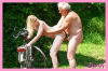 Une Jeune Blonde Baise Avec Un Vieux