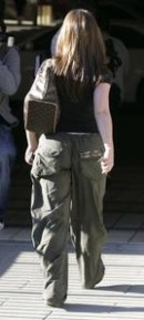 22585_Jennifer_Love_Hewitt_with_large_pants_in_Hollywoodcelebutopia_03_122_138lo.jpg