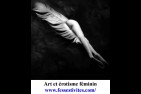 Art érotisme féminin  femme plume