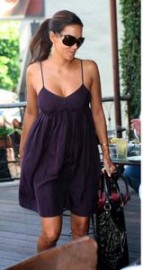 halle-berry-cleavage-black-dress-01.jpg