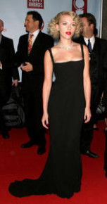 scarlett-johansson-cleavage-very-yummy-02.jpg
