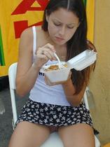 Une fille sans culotte au Mc do