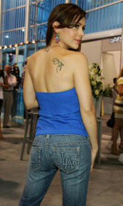 alyssa-milano-touch-twen-13-big.jpg