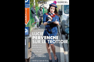 (DOR1222) Lucie, Pervenche sur le trottoir