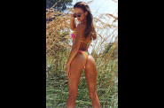 photo_gratuite_brune_bikini.jpg