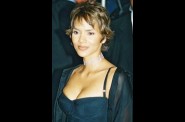 Halle-Berry--106-.jpg