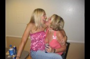 7739250407GirlKiss-2001884.jpg