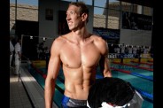 8905a-natation_alain_bernard_affole_les_records.jpg