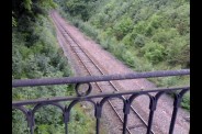 Un petit pont de chemin de fer
