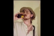 musciandrinkingbeer.jpg