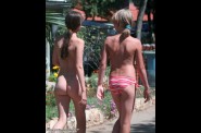 nude-sisters-vacation