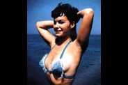 Betty-Page-et-la-mer