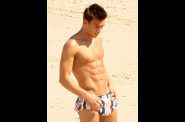 tom-daley-beach-volleyball-10042012-07