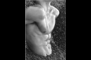 [xave's best gay pics] Muscular torso in the sand (B&W)