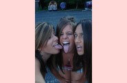 juillet-2008--Hot_girls_showing_Tongues.jpg