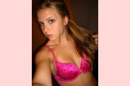 juin-2008--Self_pic_with_pink_bra_and_braces.jpg