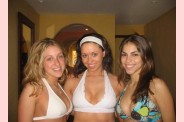 juin-2008--Three_chicks_in_Bikinis.jpg