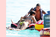 Rihanna-paparazzi-beach--4-.jpg
