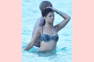 Rihanna-paparazzi-beach--7-.jpg