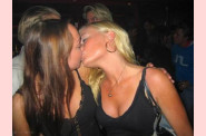 kissing-girls