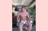 Assis sur une chaise