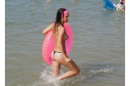 ma copine a la plage, topless, ca disparait