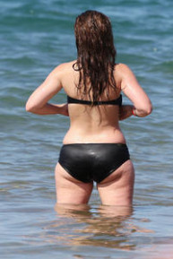 jennifer-love-hewitt-huge-bikini-big.jpg
