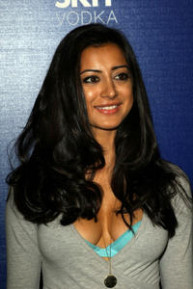 noureen--20dewulf-cleavage-boner-material-02.jpg