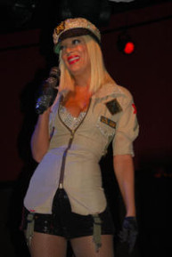 tori-spelling-pussycat-big.jpg