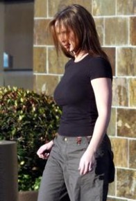 22392_Jennifer_Love_Hewitt_with_large_pants_in_Hollywoodcelebutopia_05_122_1131lo.jpg