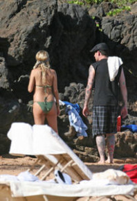 nicole-richie-bikini-pregnant-8-big.jpg