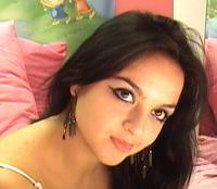 Venez voir cette fille se déshabillez gratuitement avec une simple inscription par email