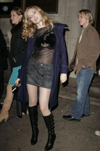 heather_graham-see_through_cleavage_boots_02.jpg