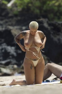 Amber-Rose-Topless-08