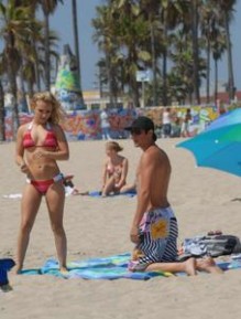 hayden-panettiere-bikini-1-05.jpg