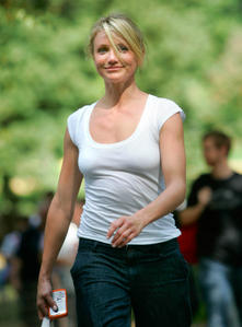 cameron-diaz-handstand-big.jpg