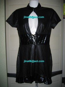 100299 Robe vinyl et corset Taille 38 à 40,00€