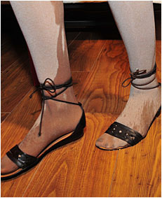 natalie-wets-her-overalls-and-grey-pantyhose-73-1-.jpg
