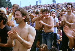 Woodstock_redmond_crowd.JPG