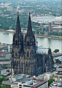 CologneCathedral-FlightOverCologne001a