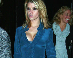 jessica-simpson-breasts-club-big.jpg