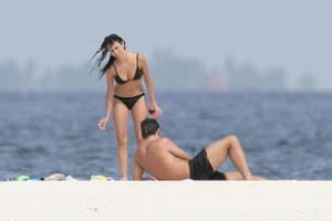 pene-cruz-oct-bikini-big.jpg