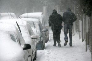QE0119_3951007-voiture-en-stationnement-couvert-de-neige-au.jpg