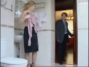 chica rusa forzada en el baño 4