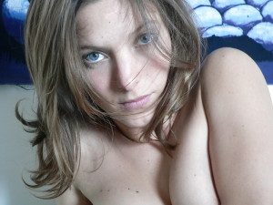 Les photos seins nues de Elodie Varlet (plus belle la vie) 01