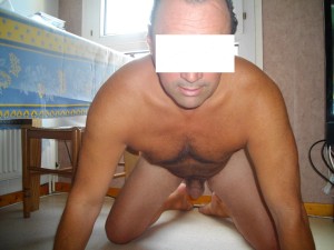 moi-nue-a-4-pattes-pret-a-obeir-visage-cacher.JPG