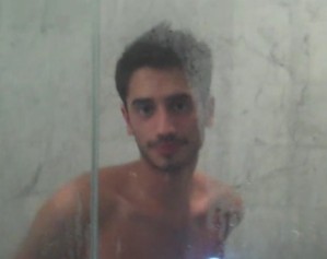 Secret Story 3 : le beau LÃ©o et sa grosse queue sous la douche - VidÃ©o Gay  - du Porno gay VRAIMENT gratuit