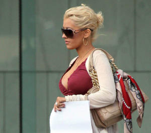 christina-aguilera-side-preg-big.jpg