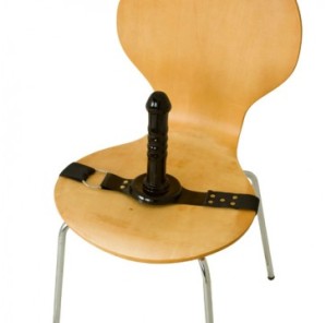 QE0236_gode-de-chaise-pleasure-me-chair.jpg
