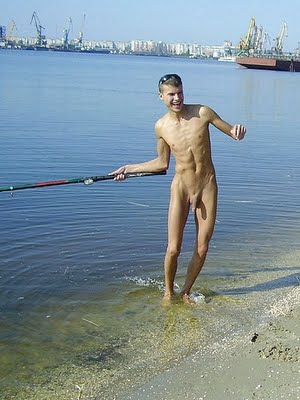 jeune mec naturiste05